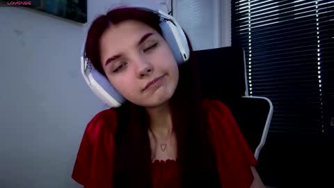 Snapshot of roxiepiurkowski chatting on April 2026 02:55:02 PM Hana online show from April 2026 02:55:02 PM