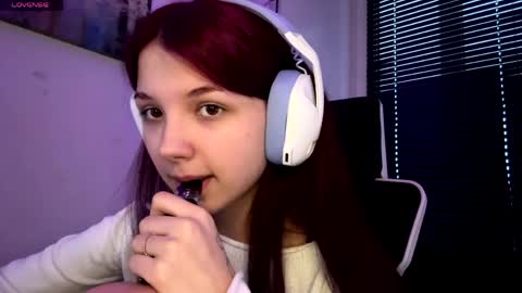 Snapshot of roxiepiurkowski chatting on April 2026 02:55:02 PM Hana online show from April 2026 02:55:02 PM
