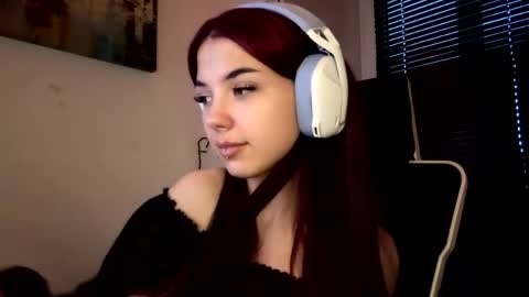 Snapshot of roxiepiurkowski chatting on April 2026 03:41:02 PM Hana online show from April 2026 03:41:02 PM