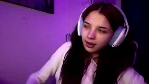 Snapshot of roxiepiurkowski chatting on April 2026 07:07:02 PM Hana online show from April 2026 07:07:02 PM