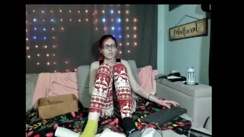 roxihazeleyes online show from February 2025 01:20:02 AM