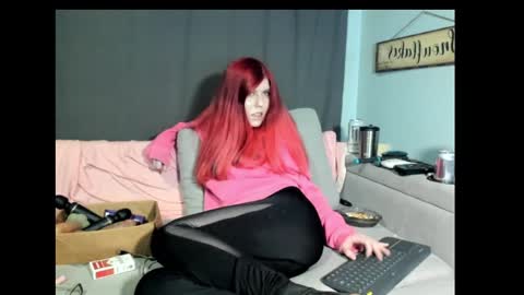 roxihazeleyes online show from February 2025 07:24:02 AM