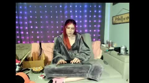 roxihazeleyes online show from February 2025 10:26:01 AM