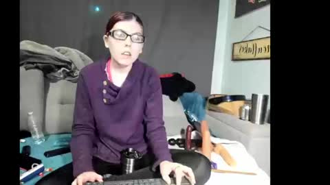 roxihazeleyes online show from September 2025 12:37:01 PM