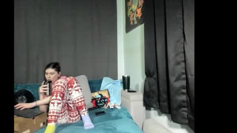 roxihazeleyes online show from December 2025 06:30:02 AM