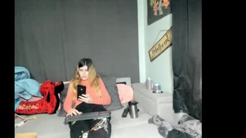 roxihazeleyes online show from February 2026 07:19:02 PM