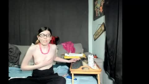 roxihazeleyes online show from April 2026 03:46:02 AM