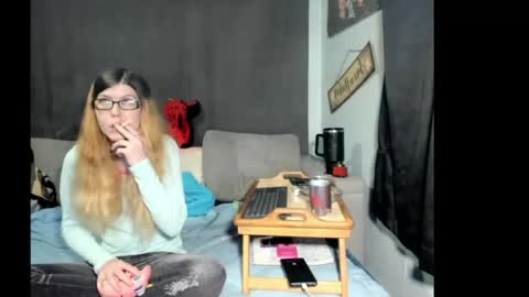 Snapshot of roxihazeleyes chatting on April 2026 01:29:02 AM roxihazeleyes online show from April 2026 01:29:02 AM