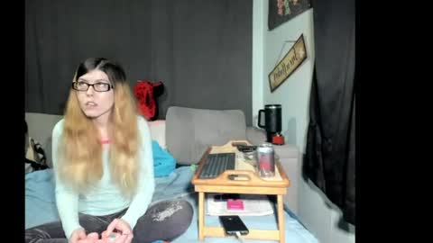 Snapshot of roxihazeleyes chatting on April 2026 01:42:02 AM roxihazeleyes online show from April 2026 01:42:02 AM