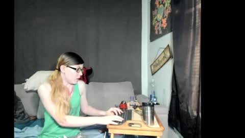 Snapshot of roxihazeleyes chatting on April 2026 01:36:01 PM roxihazeleyes online show from April 2026 01:36:01 PM