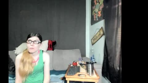Snapshot of roxihazeleyes chatting on April 2026 01:41:02 PM roxihazeleyes online show from April 2026 01:41:02 PM