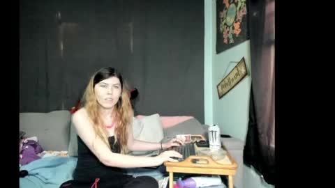 Snapshot of roxihazeleyes chatting on April 2026 06:24:02 PM roxihazeleyes online show from April 2026 06:24:02 PM