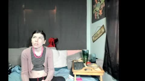Snapshot of roxihazeleyes chatting on April 2026 11:55:02 PM roxihazeleyes online show from April 2026 11:55:02 PM
