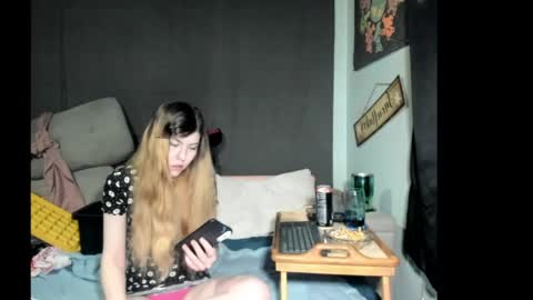 Snapshot of roxihazeleyes chatting on April 2026 12:00:01 PM roxihazeleyes online show from April 2026 12:00:01 PM
