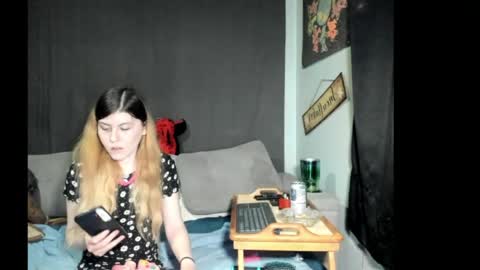 Snapshot of roxihazeleyes chatting on May 2026 06:51:02 AM roxihazeleyes online show from May 2026 06:51:02 AM