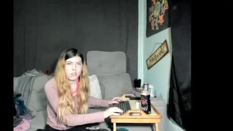 Snapshot of roxihazeleyes chatting on May 2026 04:06:01 AM roxihazeleyes online show from May 2026 04:06:01 AM