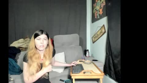 Snapshot of roxihazeleyes chatting on May 2026 02:07:02 AM roxihazeleyes online show from May 2026 02:07:02 AM