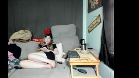Snapshot of roxihazeleyes chatting on May 2026 02:13:01 PM roxihazeleyes online show from May 2026 02:13:01 PM