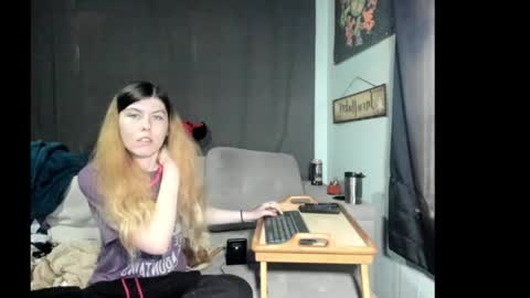 Snapshot of roxihazeleyes chatting on June 2026 05:15:02 PM roxihazeleyes online show from June 2026 05:15:02 PM