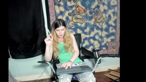 Snapshot of roxihazeleyes chatting on July 2026 04:50:01 AM roxihazeleyes online show from July 2026 04:50:01 AM