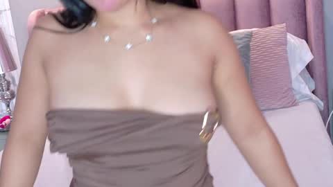 Snapshot of roxiplace chatting on May 2026 01:40:02 PM Roxi online show from May 2026 01:40:02 PM