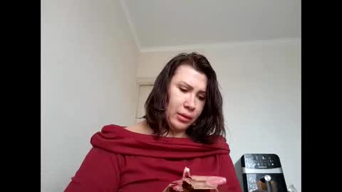 Snapshot of roxolanaa_sexy chatting on April 2026 08:43:01 AM ROXOLANAA SEXY online show from April 2026 08:43:01 AM