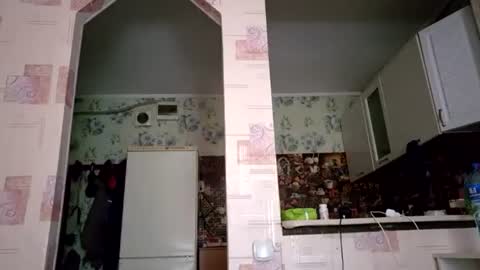 Snapshot of roxter102 chatting on April 2026 10:40:01 PM roxter102 online show from April 2026 10:40:01 PM