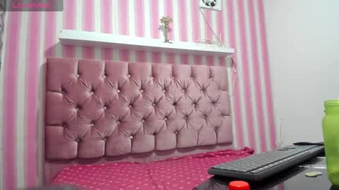 Snapshot of roxxy_velasquez chatting on December 2024 05:10:02 PM roxxy_velasquez online show from December 2024 05:10:02 PM