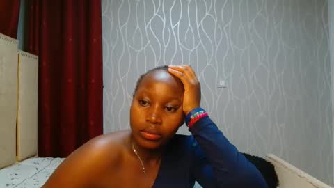 Snapshot of roxy_heather chatting on January 2026 07:18:01 PM Roxy online show from January 2026 07:18:01 PM