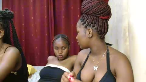 Snapshot of roxy_heather chatting on February 2026 03:41:02 PM Roxy online show from February 2026 03:41:02 PM