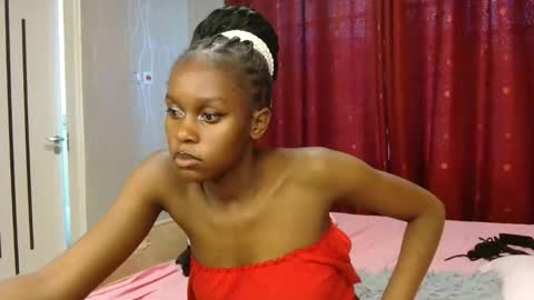 Snapshot of roxy_heather chatting on February 2026 06:24:01 AM Roxy online show from February 2026 06:24:01 AM