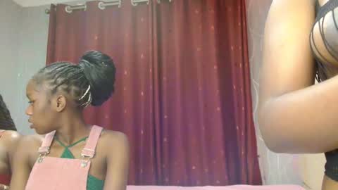 Snapshot of roxy_heather chatting on February 2026 06:42:01 PM Roxy online show from February 2026 06:42:01 PM