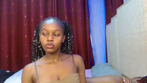 Snapshot of roxy_heather chatting on March 2026 03:34:01 AM Roxy online show from March 2026 03:34:01 AM