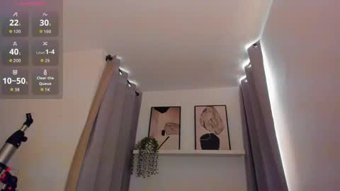 Snapshot of roxy_hell chatting on April 2026 01:50:01 PM Roxy hell online show from April 2026 01:50:01 PM