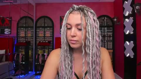 Snapshot of roxy_mars chatting on May 2026 01:47:01 AM Roxy online show from May 2026 01:47:01 AM