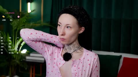 Snapshot of roxy_morrison_x chatting on March 2026 06:20:01 PM roxanne online show from March 2026 06:20:01 PM