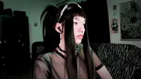 Snapshot of roxy_toxic chatting on March 2026 01:33:02 AM Roxy Independient model Help me to reach 50 thumbs up online show from March 2026 01:33:02 AM