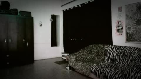 Snapshot of roxy_toxic chatting on April 2026 12:43:02 AM Roxy Independient model Help me to reach 50 thumbs up online show from April 2026 12:43:02 AM