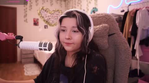 Snapshot of roxysuh chatting on March 2026 07:12:02 AM roxysuh online show from March 2026 07:12:02 AM