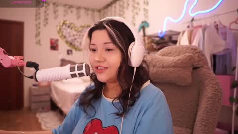 Snapshot of roxysuh chatting on March 2026 07:01:01 AM roxysuh online show from March 2026 07:01:01 AM