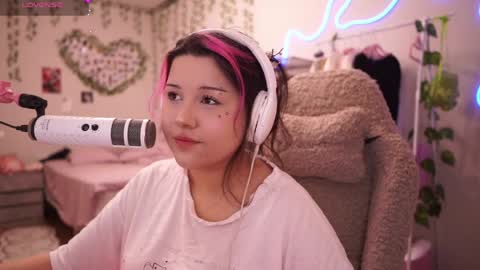 Snapshot of roxysuh chatting on April 2026 08:01:02 AM roxysuh online show from April 2026 08:01:02 AM