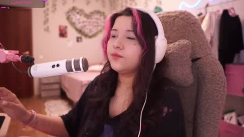 Snapshot of roxysuh chatting on April 2026 07:09:01 AM roxysuh online show from April 2026 07:09:01 AM