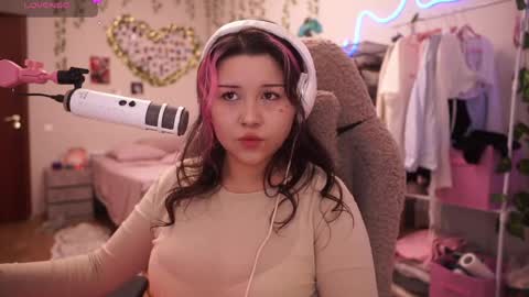 Snapshot of roxysuh chatting on April 2026 07:47:01 AM roxysuh online show from April 2026 07:47:01 AM