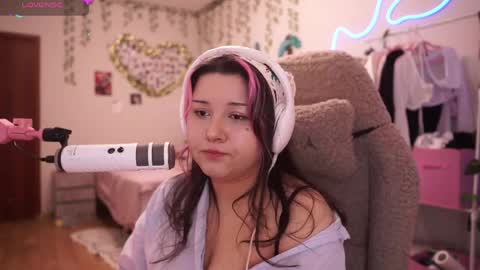 Snapshot of roxysuh chatting on April 2026 07:02:01 AM roxysuh online show from April 2026 07:02:01 AM