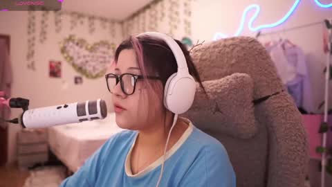 Snapshot of roxysuh chatting on April 2026 07:33:02 AM roxysuh online show from April 2026 07:33:02 AM