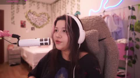 Snapshot of roxysuh chatting on April 2026 07:41:01 AM roxysuh online show from April 2026 07:41:01 AM