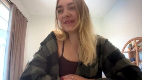 Snapshot of roxysweetdream chatting on March 2026 11:44:01 PM Roxy online show from March 2026 11:44:01 PM