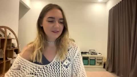 Snapshot of roxysweetdream chatting on March 2026 08:23:02 PM Roxy online show from March 2026 08:23:02 PM