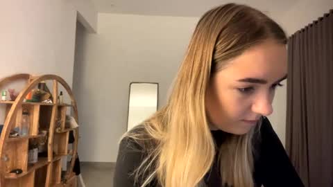 Snapshot of roxysweetdream chatting on March 2026 10:58:02 PM Roxy online show from March 2026 10:58:02 PM