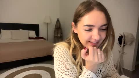 Snapshot of roxysweetdream chatting on March 2026 07:39:01 PM Roxy online show from March 2026 07:39:01 PM